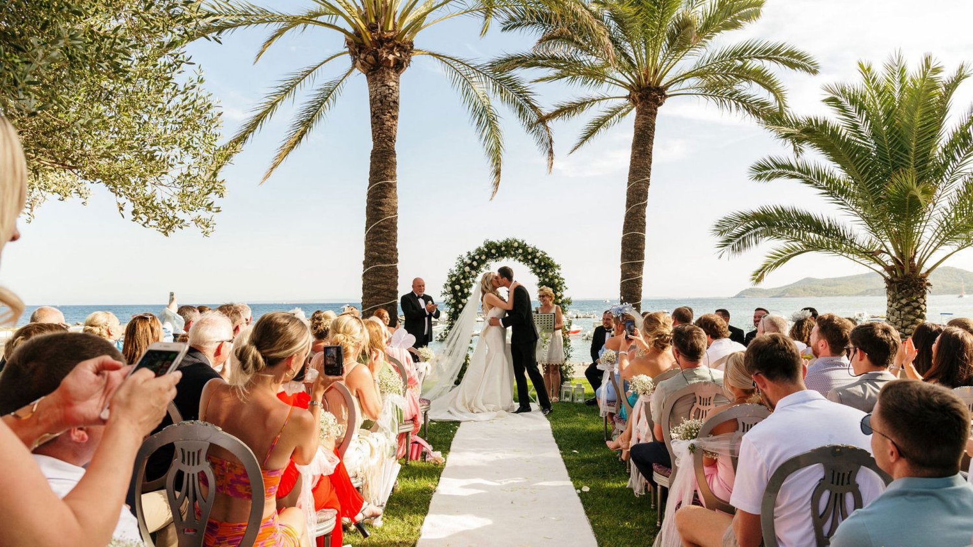 Wedding Planning Tips for Creating a Beautiful and Memorable Celebration
